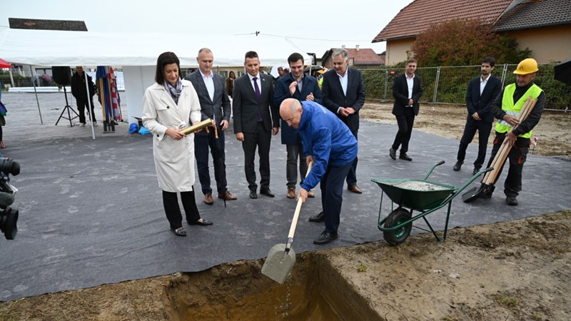 U Petrinji položen kamen temeljac za izgradnju osam višestambenih zgrada sa 152 stana
